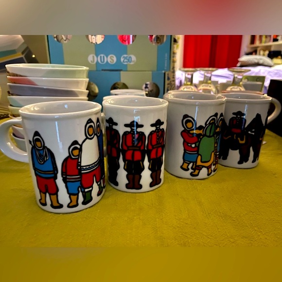 Marc Tetro Mugs set of 4 and bowl - Picture 3 of 5